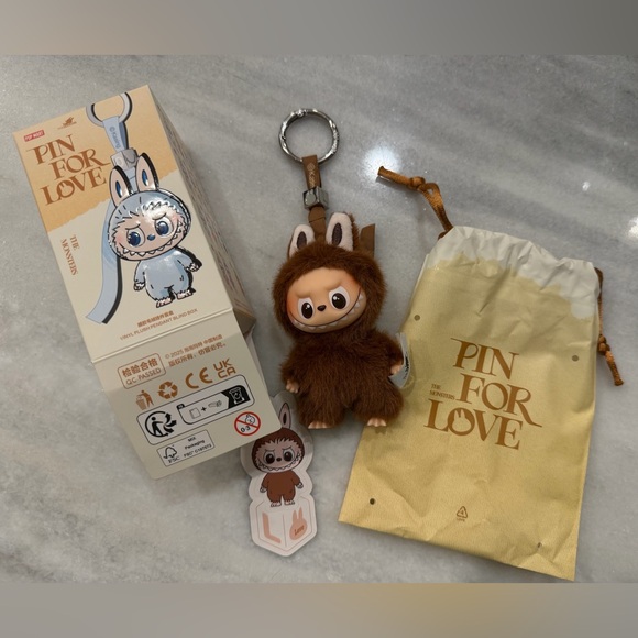 POP MART Accessories - Pop Mart Pin for Love Labubu plush pendant, letter “L”